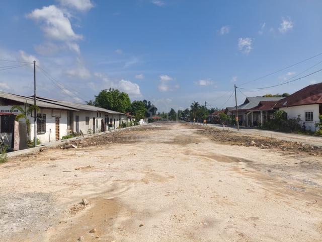 Tanah Lot di Jalan Jabar, Meru Klang 1