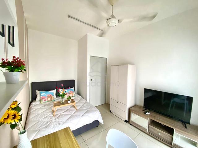 Middle Room Available - The Greens @ Subang West FEMALE ONLY 1