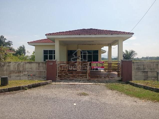 Taman Berlian Single storey Bungalow house Parit Buntar 1