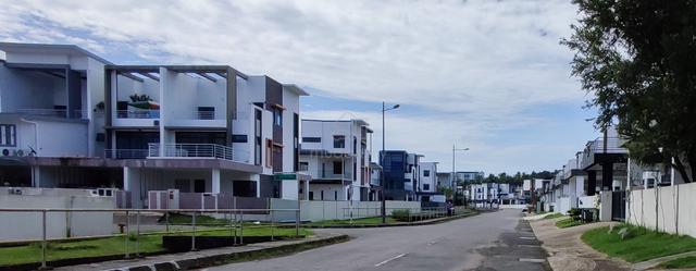 3 Storey Terrace House Putra Pogun 5 Bedroom 1