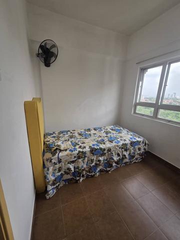 Room rent Larkin area 1