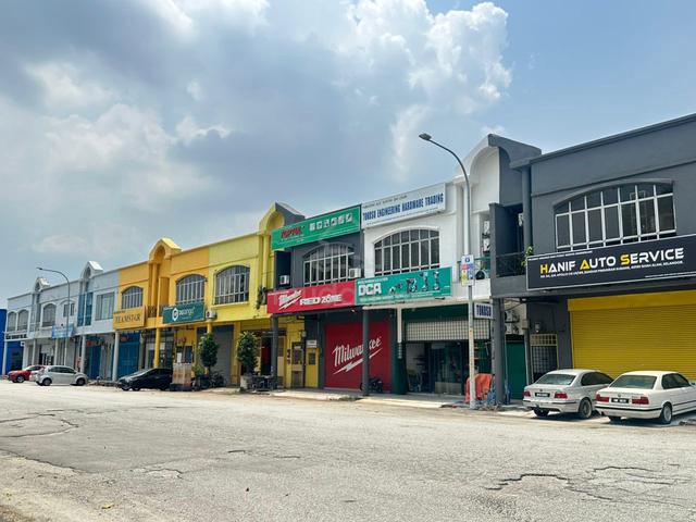 1.5 Storey Terrace Factory for Sale / Subang U5 / Dash / Airport 1