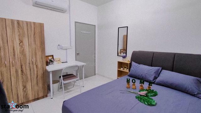 Middle Room for Male, Axis Crown at LRT Pandan 1
