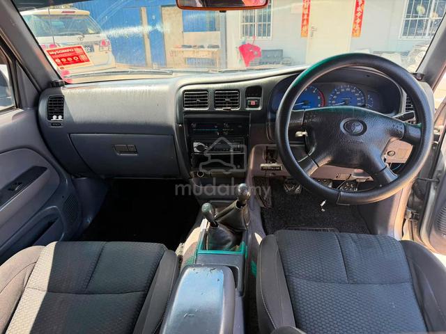 2004 Toyota HILUX 2.5 SR TURBO (M) - 5