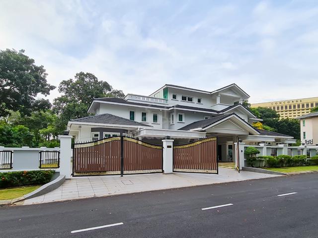 EXCLUSIVE 2.5 Storey Bungalow Seksyen 10 Shah Alam 1