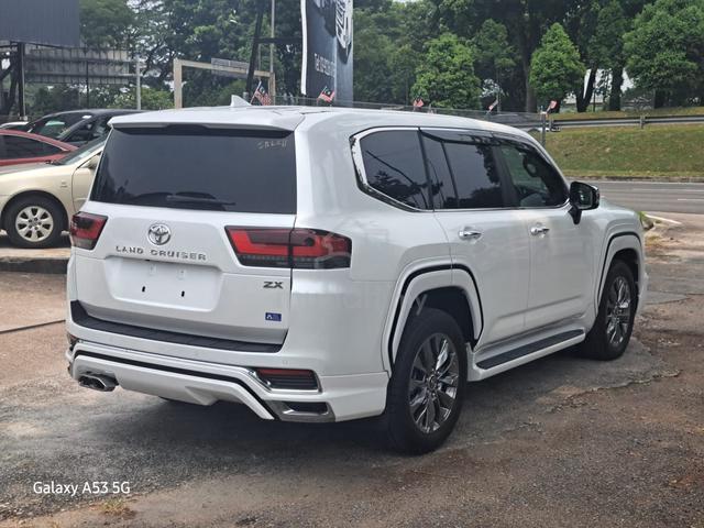 2023 Toyota LANDCRUISER 3.5ZX LC300 BLACK INTERIOR - 4
