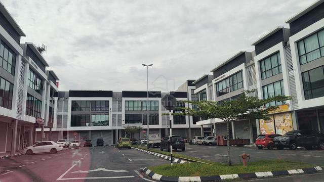 Tenth Square 3-Storey Shophouse Intermediate For Sale 1