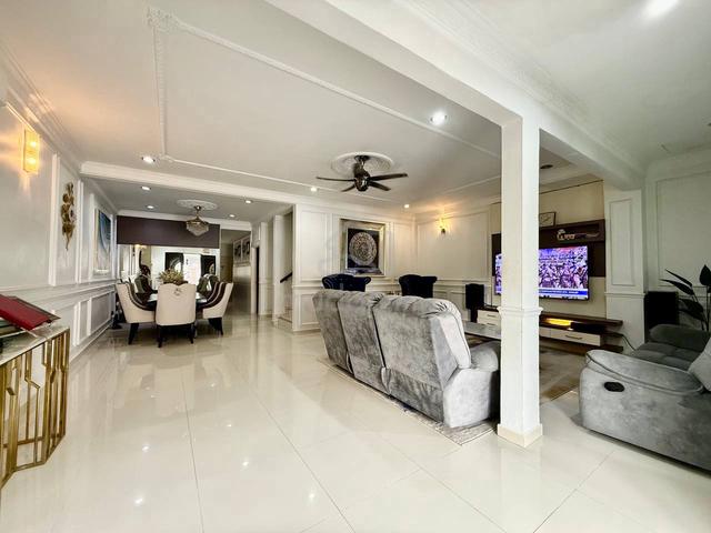 For Sale - 2 Storey Terrace Jalan Kristal, Seksyen 7, Shah Alam. 1