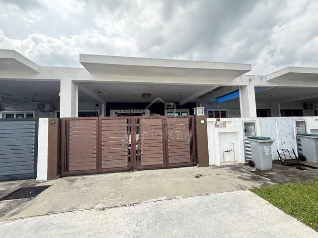 Single Storey Taman Pinggiran Senawang 4 bilik 1