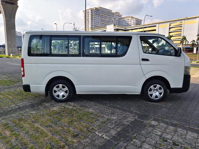 2010 Toyota HIACE 2.5 (M) Window Panel Van - 5