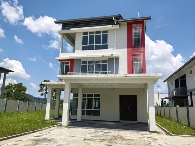 [FOR SALE] Super safety and prime 2.5 storey Corner Bungalow 1