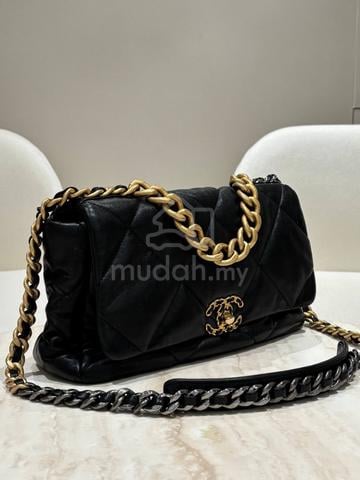 Chanel 19 Flap Shoulder Bag in Black Lambskin - photo 2 of 4