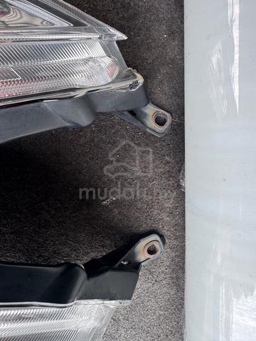 No 29-10-2 Nissan Juke PFL Signal Lamp Jpn - photo 4 of 6