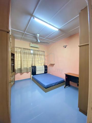 HUGE Female Master Room - Near LRT ✨ 1