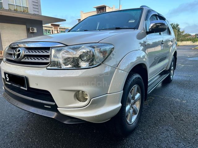2011 Toyota FORTUNER 2.5 G TRD SPORTIVO - 1