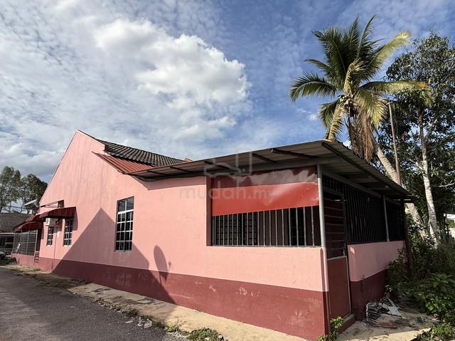 Rumah Teres End Lot 1