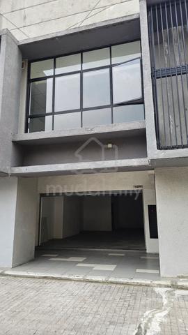 Kayu Ara Shop For Rent 1