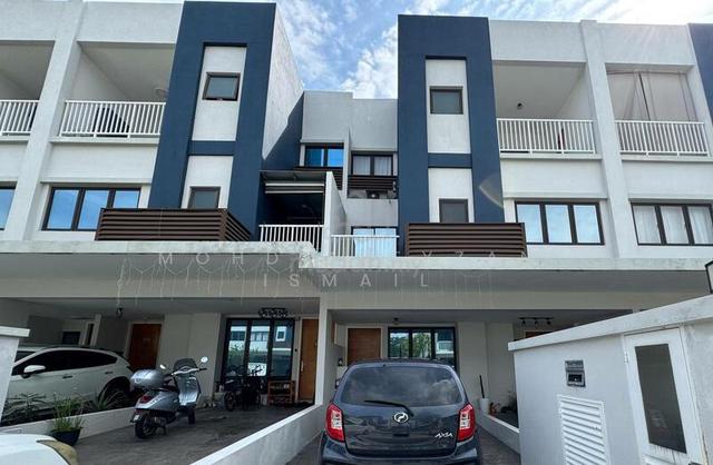 2142sqf Ayden Townhouse beside Holiday Inn Sepang/SMK Kota Warisan/ 1