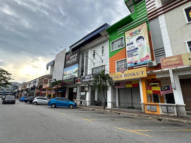 Shah Alam Seksyen 19 3-storey shop (ROI 5.1%) 1