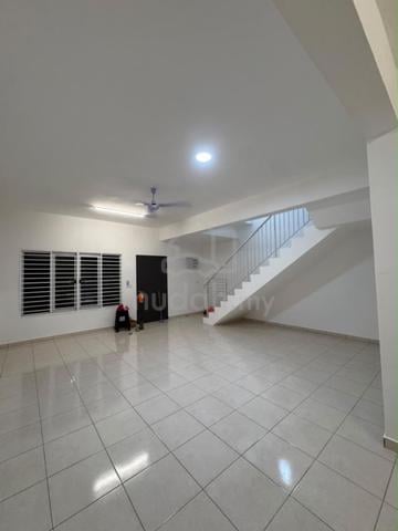 Rumah Sewa KLIA M Senyumia Salak Tinggi Basic Unit For Rent 1