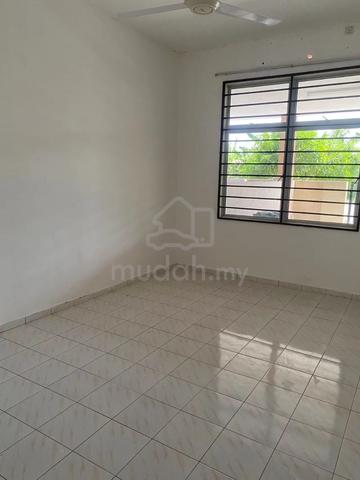 Kampung Tiram Single Storey For Rent 2