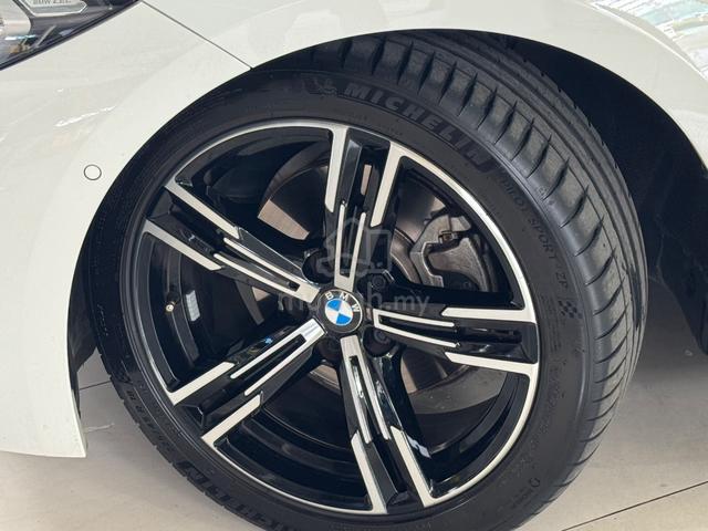 ONLY 3K KM LIKE NEW 2024 Bmw 3 SERIES 2.0 M-SPORT - 3