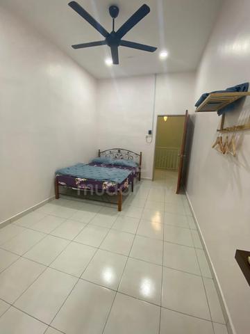 Fully Furnished Air-Conditioned Room for Rent in Sitiawan Town Area 1
