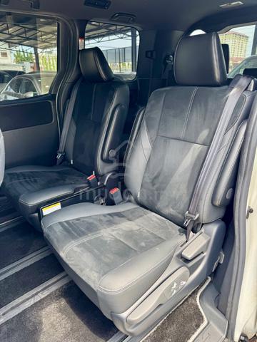 2021 Toyota VOXY 2.0 ZS GR Sport Ready stock - 5