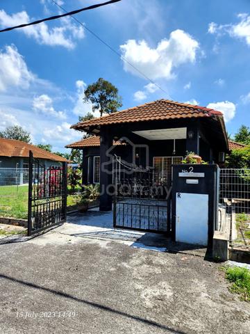 Single storey bungalow 4R2B for rent 1