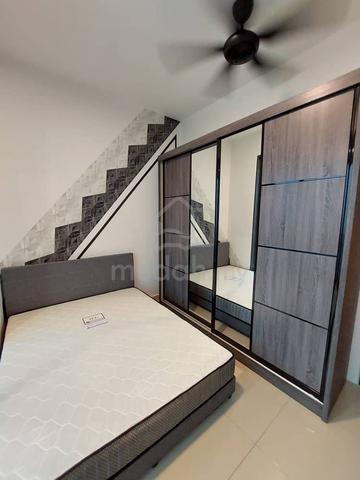 Fully Furnished Balcony Queen Size Room for rent at The Vyne Residence 1
