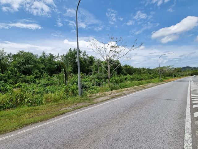 Sejinkat / Bako land near / opposite Senari Port for sale 1