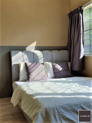 Middle Room @ Landed House, Jelutong 1