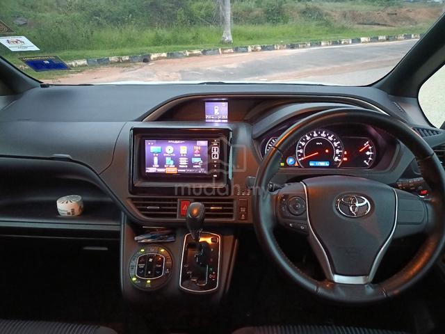 Toyota VOXY 2.0 ZS Registered 2020 direct owner - 4