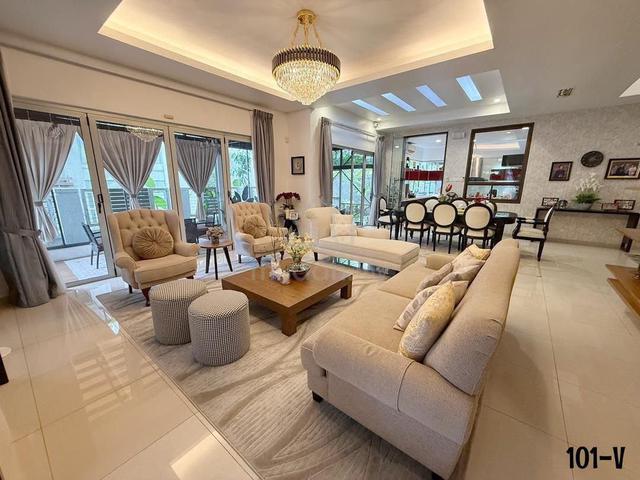 Fully Renovated & Extended 3sty Semi D Laman Seri Seksyen 13 Shah Alam 1