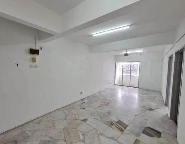 Iris Apartment (Taman Desa) 1
