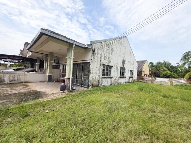 CORNER LOT! Single Storey Taman Sri Tanjung Semenyih 1