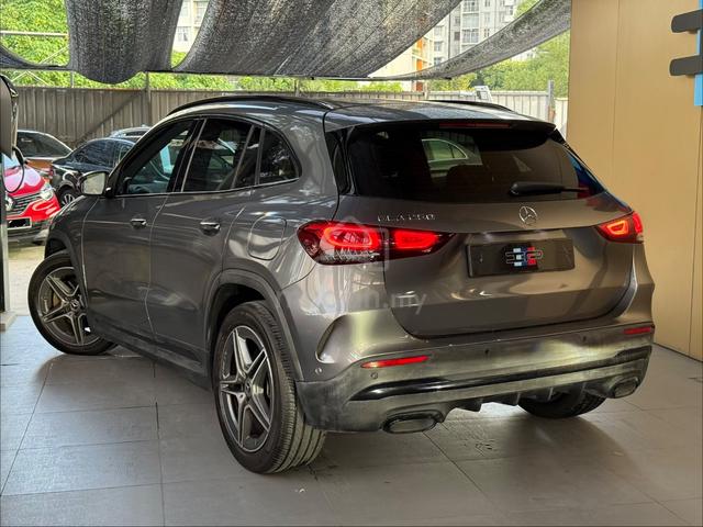 2021/22 Mercedes Benz GLA250 2.0 AMG Line GLA 250 - 5