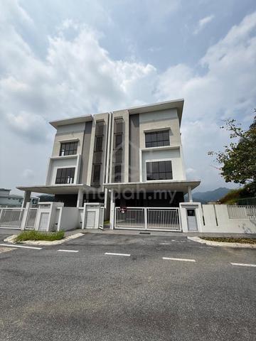 (MUST VIEW) 3 Storey Lincolnsire Dolomite Templer Semi D 1