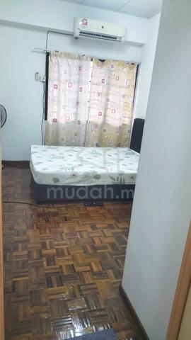 Aircond Master Room, Male, Bayu Tasik1 Condo, 6min Lrt Salak selatan 1