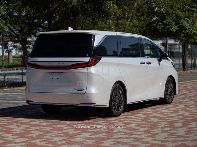 2024 Lexus LM500H Version L 6 Seater - 3