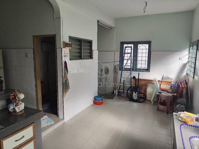 [FREEHOLD] Bukit Beruang, 2 storey Terrace House, 5 rooms, 22 x 70 sqf 1