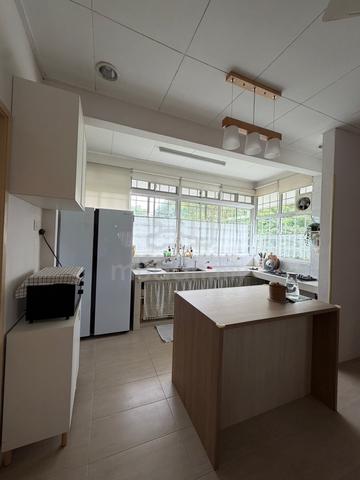 Bukit Rimau Townhouse Upper Floor Move in Condition (Fully Furnished) 1