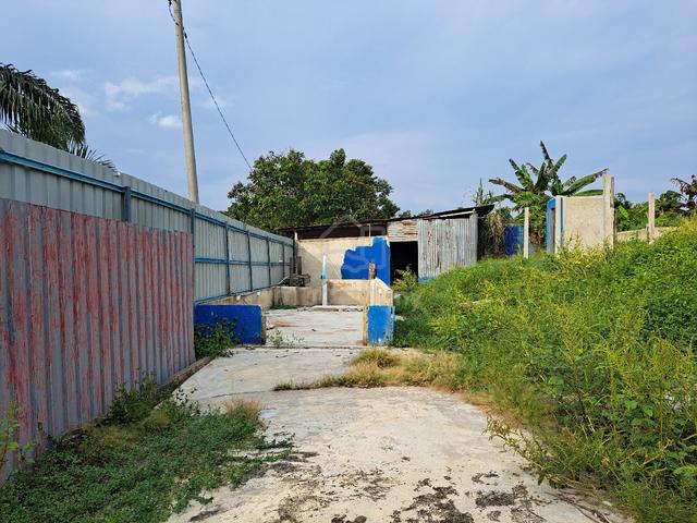 Land in jalan karak,  Batu 3.  [Permanent Grant] Single owner 2