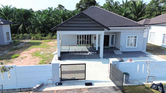 Single Storey Banglo Parit Besar Muar 1