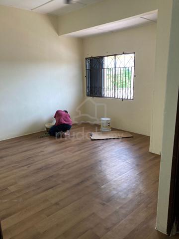 Sri Muda, Shah Alam. Near kota kemuning 2 Storey House for Rent 20x60 1