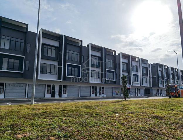 3 Storey Shoplot @ Austin Crest, Jalan Jaya Putra, Johor Bahru 1