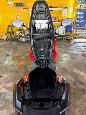 Honda ADV 160 (low millage 6k only) - photo 4 of 8