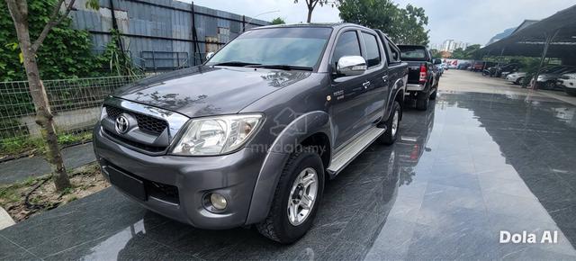 2010  Toyota Hilux 2.5 Auto  - 1