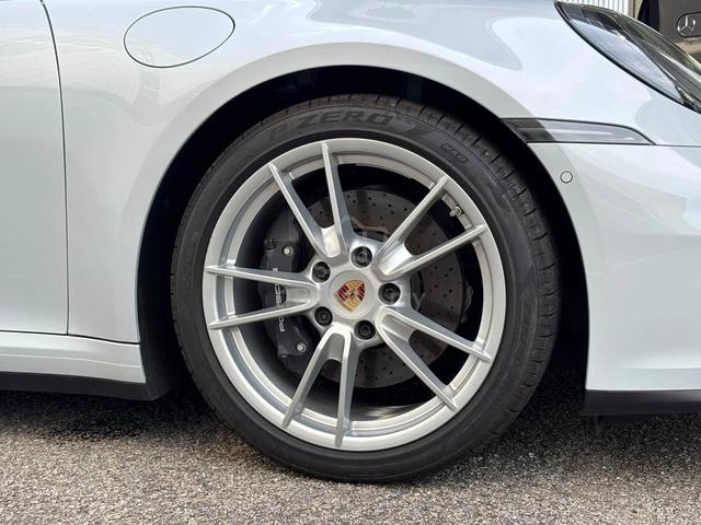 2025 Porsche 911 Carrera (992 II) BRED INTERIOR 5A - 5