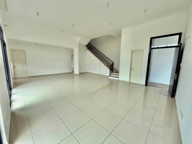 End Lot + Semi D + 4654sqt di Broadleaf Residences, Kota Kemuning 1